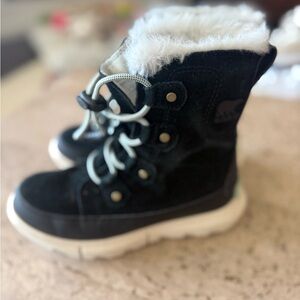 Sorel Black and White Fuzzy Lined Boots